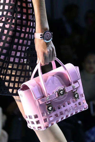 Look 19